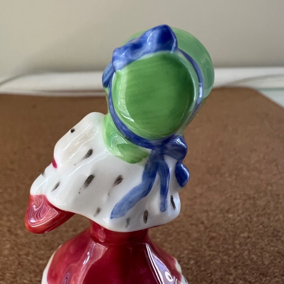 Royal Doulton's 'Christmas Morn' Miniature - Picture 12 of 15